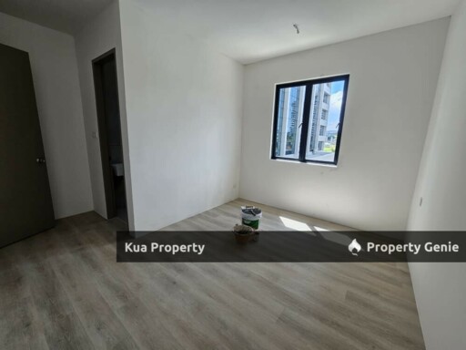 Master Room Kenny Hill Residence 2 For Rent! Located at Kenny Hill, opposite Swinburne