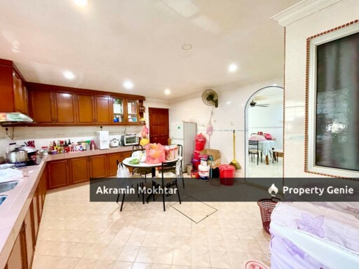 Freehold, Corner Lot & Fully Renovated | Double Storey Jalan Semarak Bandar Utama Batang Kali
