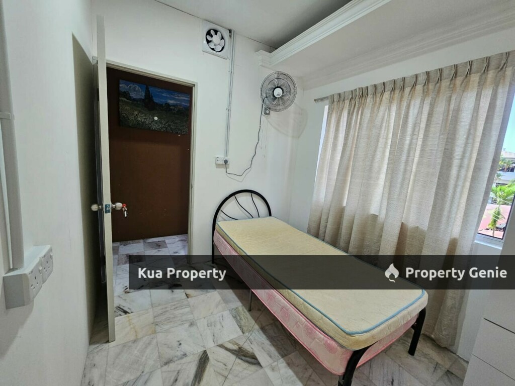 Single Room for Rent! Located at Central Court Apartment, near MBKS