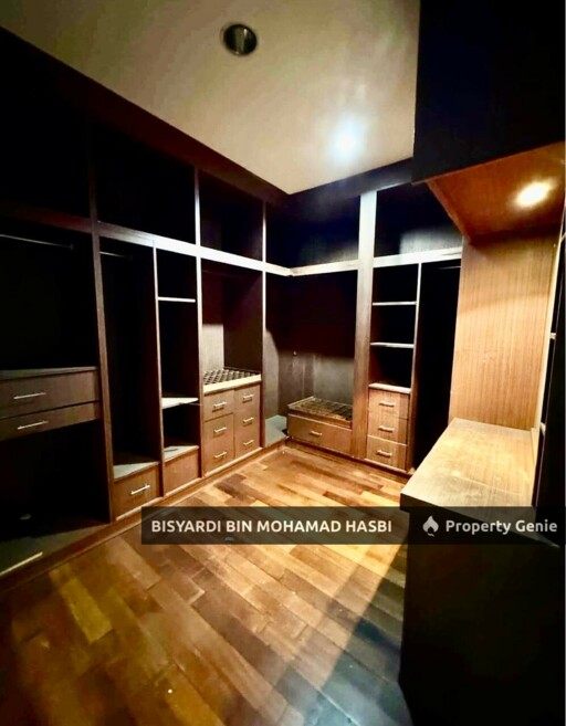 Big Land Corner Lot, Double Storey Semi-D @ Jln Kristal, Seksyen 7, Shah Alam