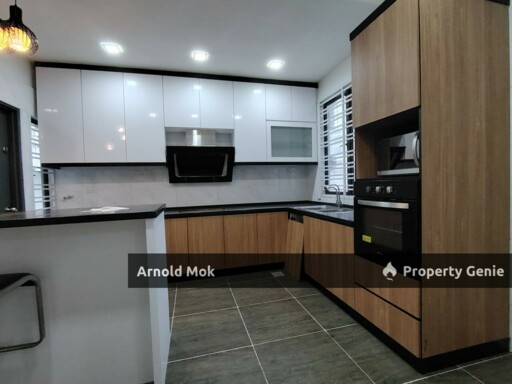 2 Storey Terrace House (Endlot) @ Taman Glenmarie, Mount Austin for SALE