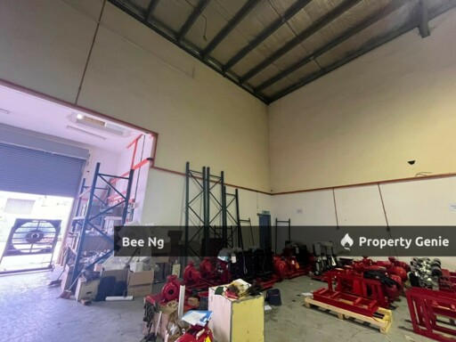 Kempas Utama / 1.5 Storey Semi D Factory / Light Industry
