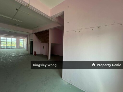 Meru Ipoh Three Storey Shoplot Facing main road High Traffic Near Jelapang HIghway Klebang
