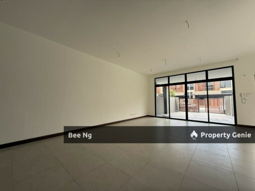 Aurora Sentral Resort Villas / Iskandar Puteri / End Lot / 2 Storey Terrace 24x75 / Brand New
