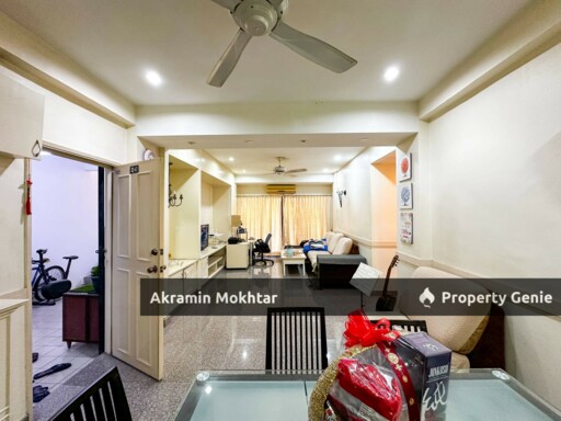 FREEHOLD & 1 COVERED PARKING | EVERGREEN PARK ACORN & HAZEL Condominium Sg Long