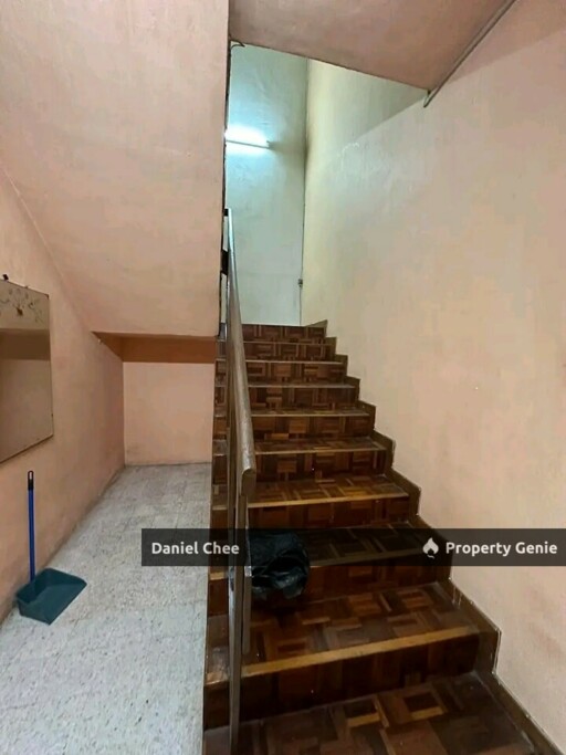 Simee Taman Wah Keong Double Storey House Partially Furnished For Rent