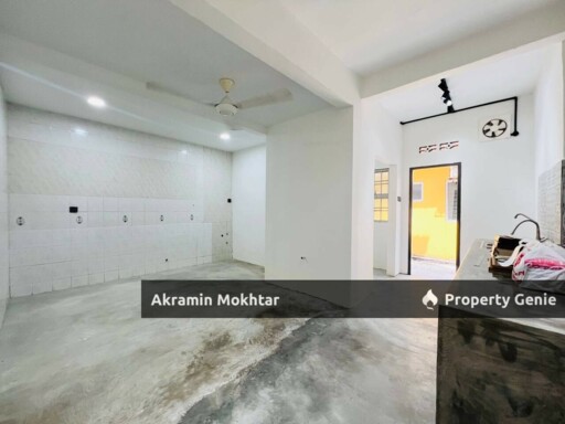 Freehold & Fully Renovated | 2 Storey Terrace Intermediate PU 10 @ Taman Puchong Utama, Puchong