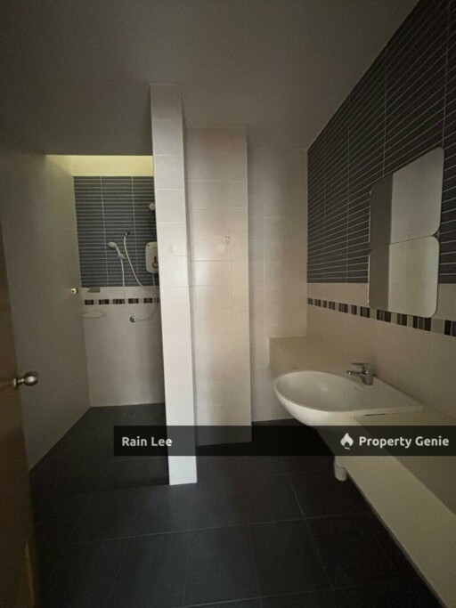 Freehold / Fully Extended / 3 Storey Terrace for Sale / Intermediate Lot / Near Pavilion Bukit Jalil /24Hrs Security with Gated & Guarded