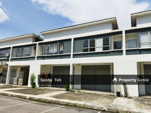 2 storey shop office at Pinggiran Tasik Kiambang near to KTM Serendah