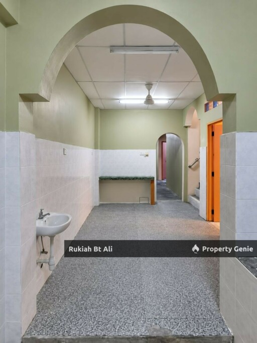 Teres 1.5 Tingkat in Rasah Jaya, Freehold 1600 sqft
