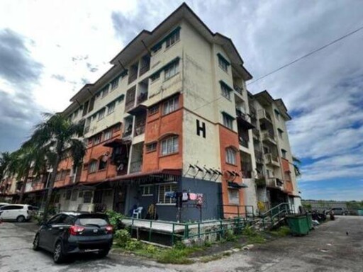 Panorama Lapangan Perdana Flat