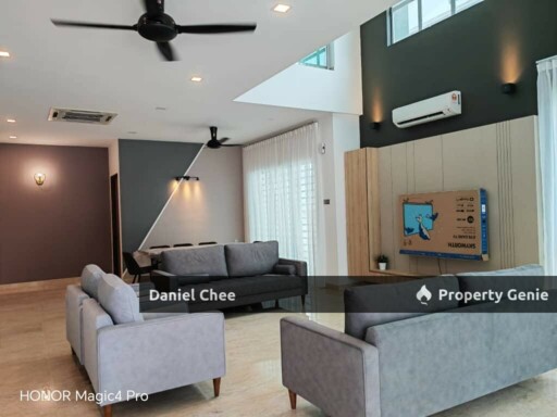 Modern Semi-d Selling Below Market Value with Fully Furnished