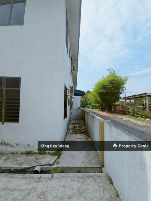 Bukit Merchu Kuala Kangsar Freehold Double Storey Inter Corner House big size land 20x82