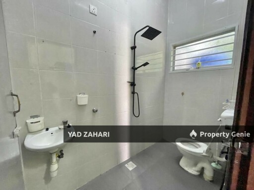 Seksyen 29, Kg Lombong Shah Alam | Single Storey Semi-D 4 Bedrooms | RM480K - Good Condition with Loft and Semi Furnished
