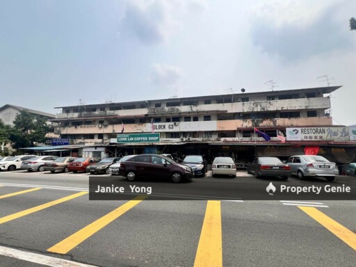 🔥For Sale🔥  Low Cost Flat @ Taman Ungku Tun Aminah Block 63 2 Bedrooms  1 Bathroom  494 sqft Level 4 Free Hold  Non Bumi  Unblock View   Asking Price：RM145k Bank Value：RM190k  欢迎来电 / Whatsapp了解详情