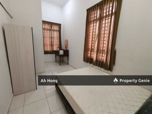 Nusa Sentral / Double Storey / 4bedroom / Partially Furnished