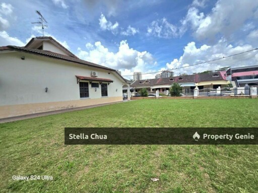 Taman Molek Single Storey Corner Lot  😍Hugest Land in the Residential for Sale