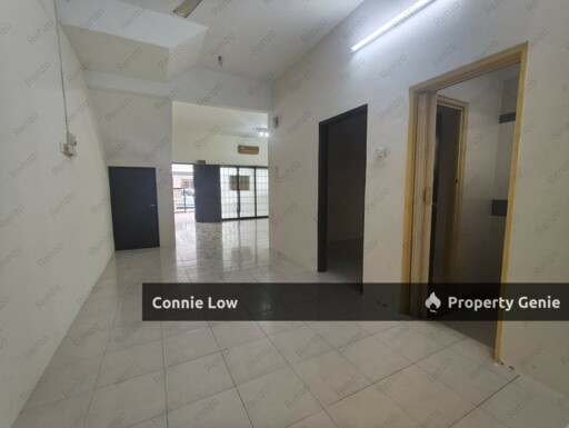 Below Market Value Guarded Pengkalan Tiara Lake Good Condition Double Storey Terrace House