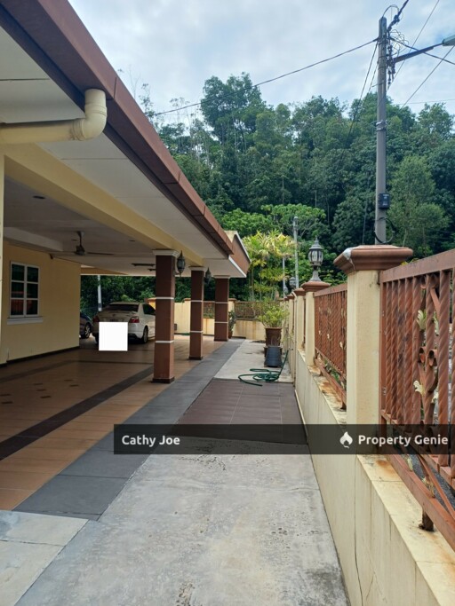 DOUBLE STOREY SEMI D CORNER SPACIOUS HOUSE FOR SALE