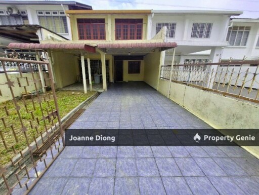Sek 10 PJ Double Storey House