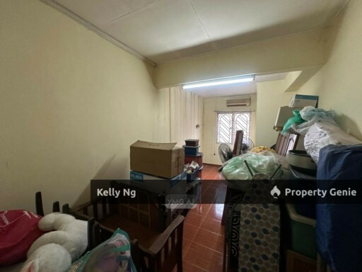 Double Sty House Partly Furnished At Bukit Tinggi 1 Klang For Rent