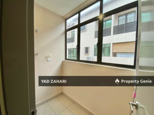The Strata, Bangi | Townhouse 3 Bedrooms | RM550K - Brand New Unit and Semi Furnished