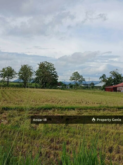 Tanah Tepi Jalan Utama, Kampung Darat Beseri