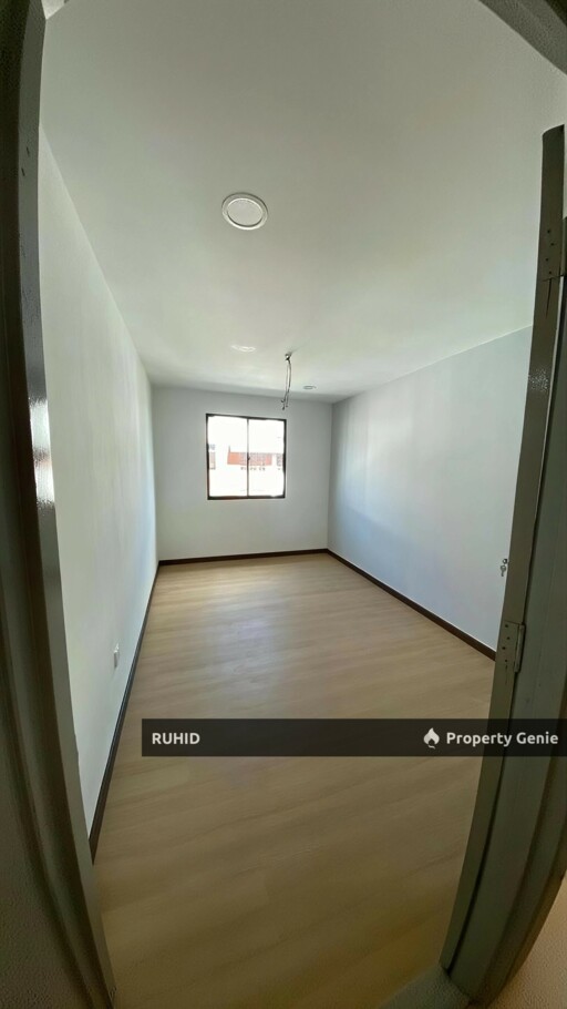 Fully Renovated 4 Bedroom Flat, Taman Putri Kulai