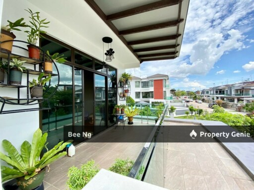 Skudai  Corner Lot 3 Storey Cluster Fully Renovate / Super Value