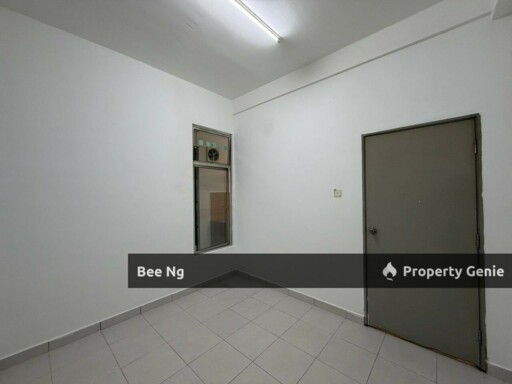 Taman Pulai Mutiara / 2.5 Storey Terrace / Partially Renovated / Super Value