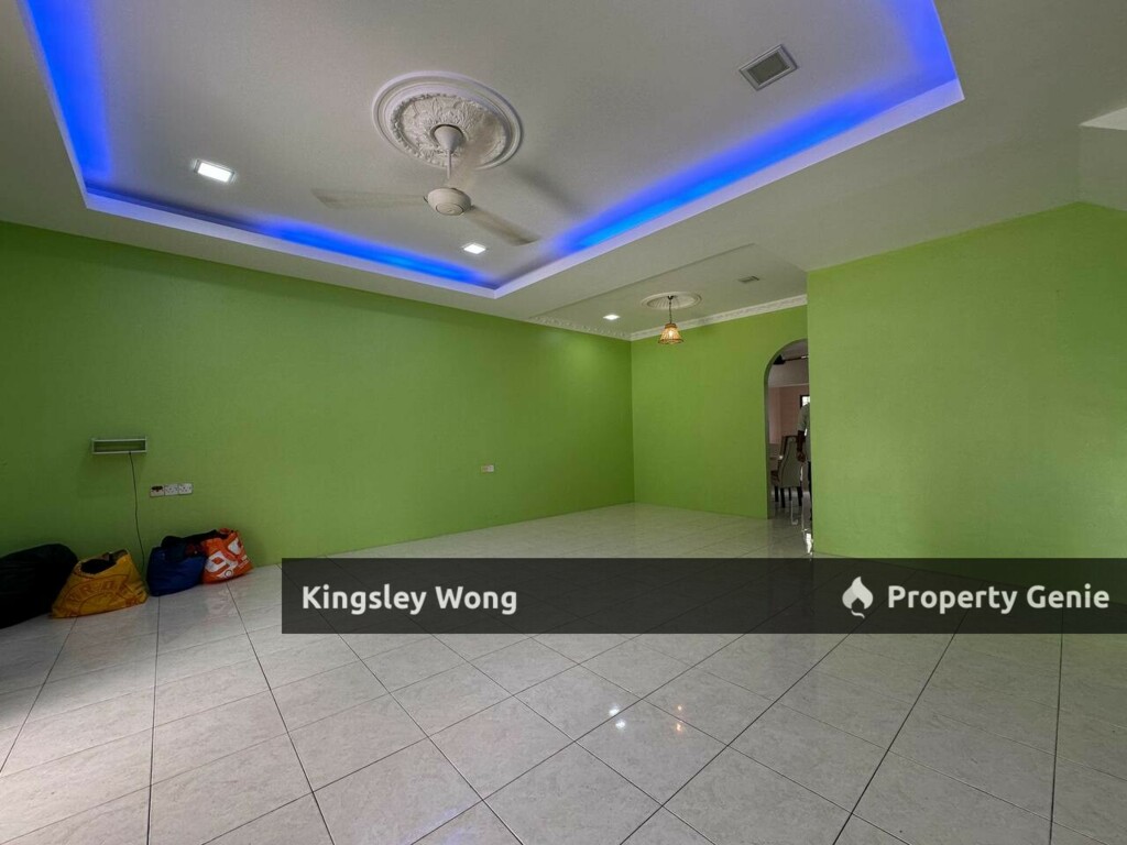 Bercham Utara Double Storey Terrace House 4 bedrooms & 4 bathrooms Infront Extra Car Park