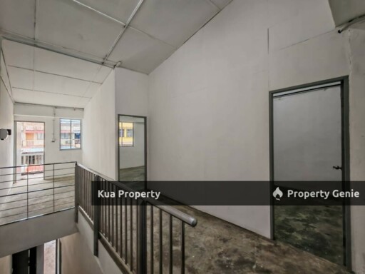 First Floor Intermediate Shophouse For Rent 📍Located at 3½ Mile, Lorong Datuk Tawi Sli, Jalan Penrissen