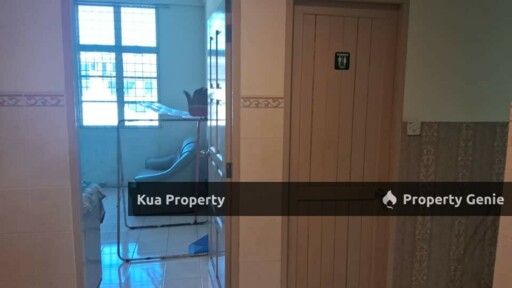 First Floor Shophouse/Apartment For Sale! Located at Matang Jaya