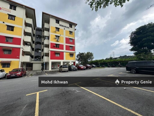 Semarak Apartment Setia Alam: Freehold 3 Bedroom Home