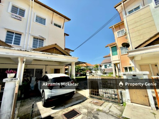 END LOT 3 Storey Terrace De Puncak Ukay, Taman Ukay Perdana, Ampang Selangor .