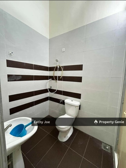 DOUBLE STOREY CORNER LOT AT LAHAT, IPOH
