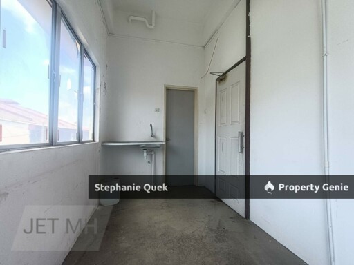 (Facing Road Non Flood Area)Taman Bayu Perdana Klang End Lot 3 Storey Shop Lot For Sale