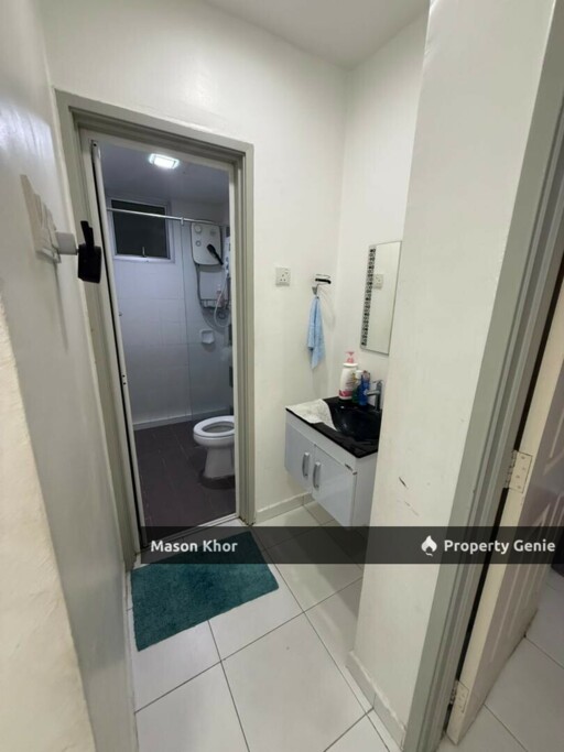 THE GOLDEN TRIANGLE CONDO 1165sf 2CP FULLY RENOVATED RELAU