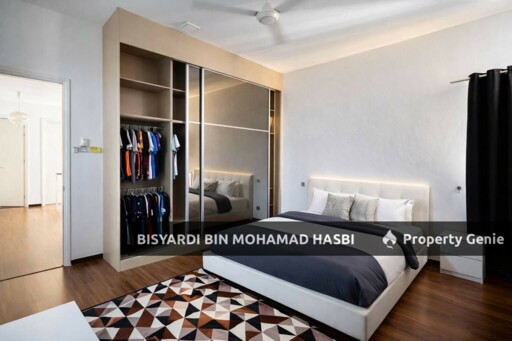 Corner Lot Unit Front & Back Facing Playground, (Corner Lot) Double Storey Terrace House Summerglades, Cyberjaya.