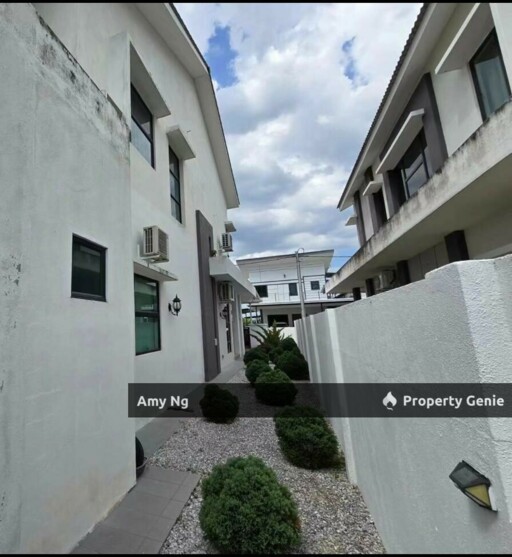 Bungalow Corner Acasia For Sale