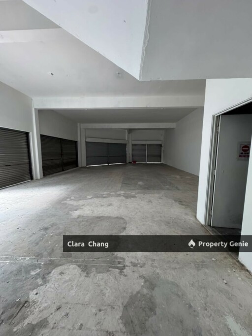 Mount Austin 3 Storey Corner Lot (Ground Floor) Shoplot for Rent