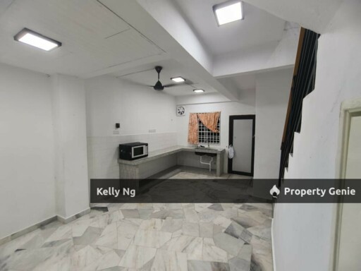 2 Sty Renovated House At Taman Klang Indah For Rent