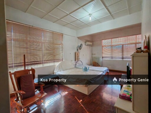 Double Storey Semi-Detached House For Rent! Located at Kenyalang, Near Spring