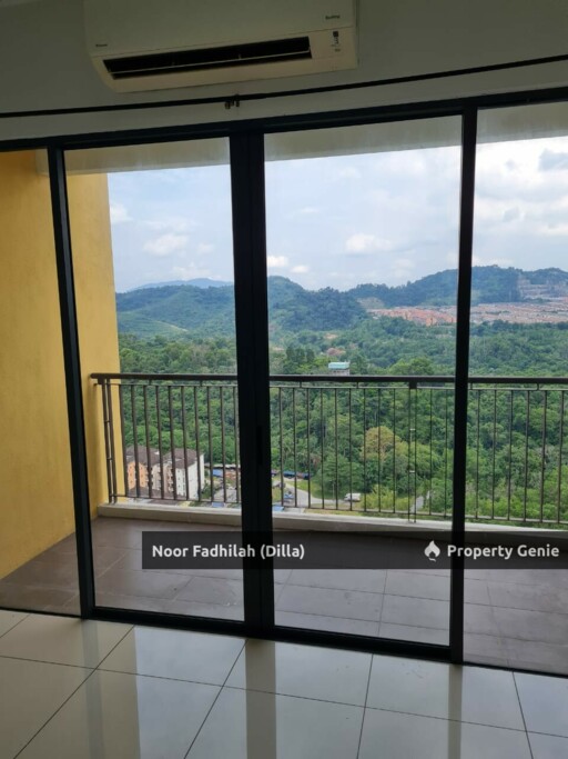 Corner and Spacious Unit Oasis 1 Condominium Mutiara Heights