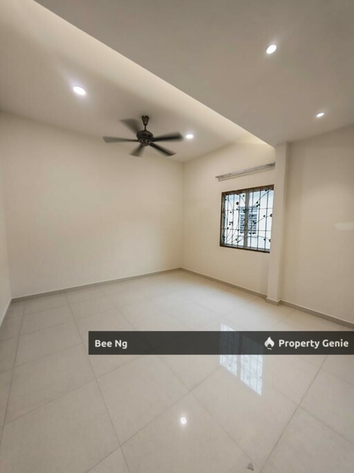 Mutiara Rini / Big Corner 50x70 Single Storey Terrace House / Good Condition