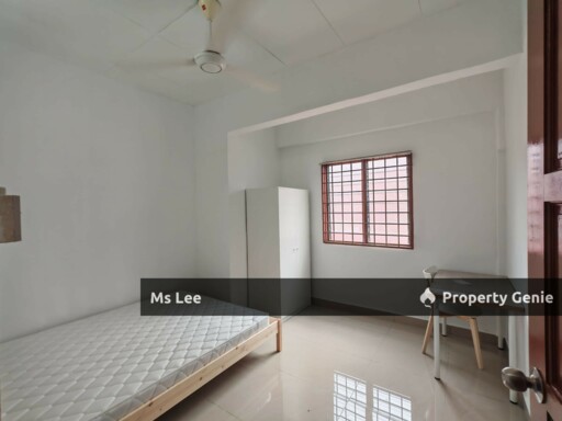 Female Room 2 RM550 @ 2nd Floor Shop Apt-Sek 7-Shah Alam-near UITM-Ready 15/10