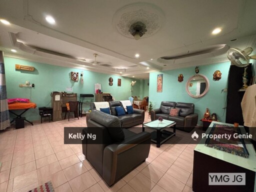 Double Sty Partial Renovation & Furnished At Kg Jawa Klang For Rent