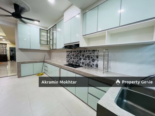 IFRERHOLD, CORNER UNIT & FULLY FIRNISHED | 3 Storey Terrace Taman Universiti, Bangi