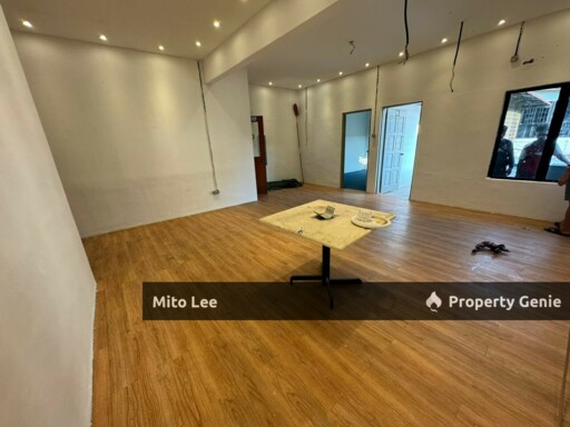 JB Town 2 storey Shoplot For Sale!! Facing Main Road!!