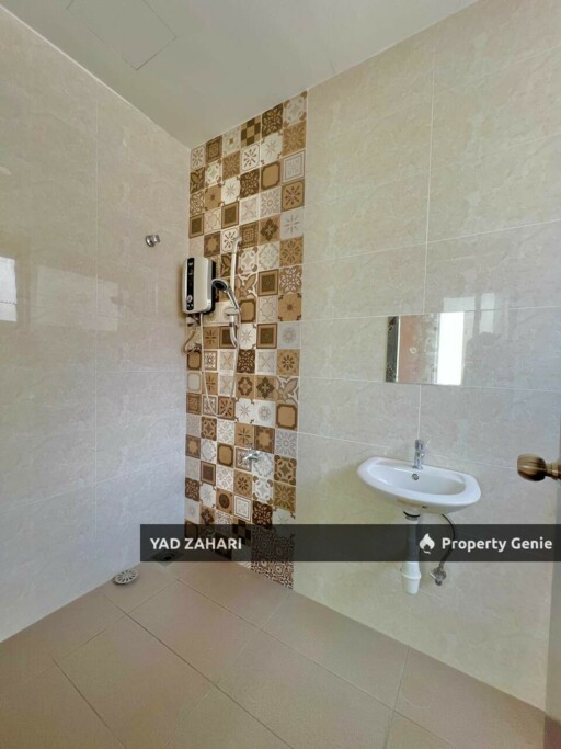 Kemuning Residence, Shah Alam | Bungalow 6 Bedrooms | RM1.35M - Partly Furnished and Nearby Surau
